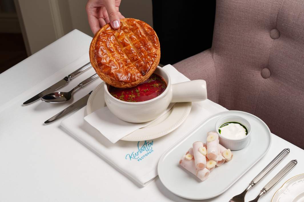 Борщ с копчёной олениной и деревенским салом