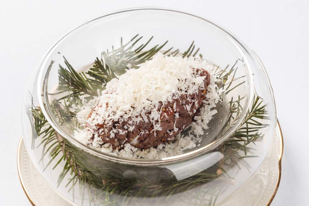 Тартар из дикой косули с черемшой