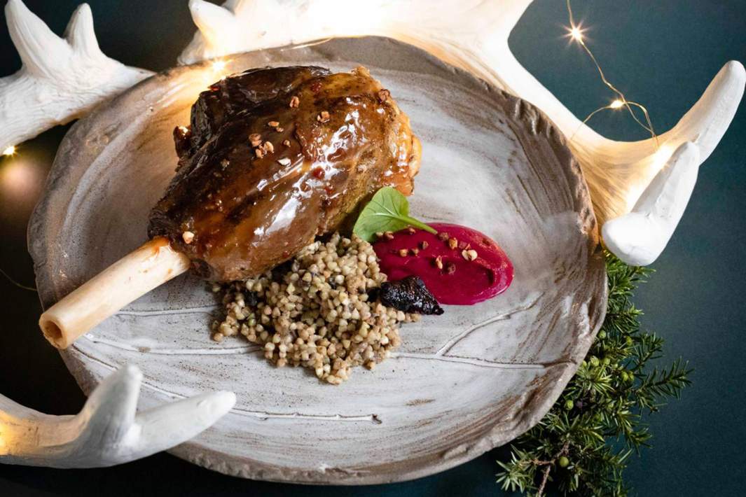 Томленая голень оленя