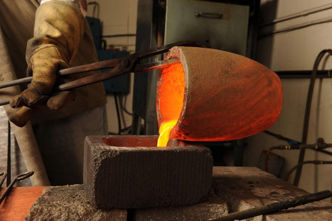 Производство золотых слитков