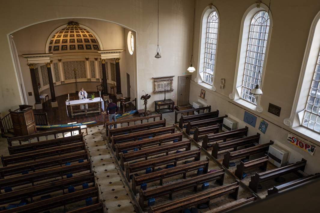 Пустая церковь в Англии 