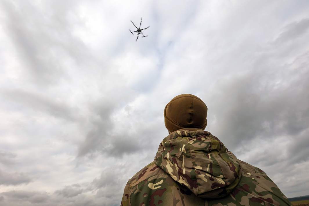 Украинский дрон в небе 