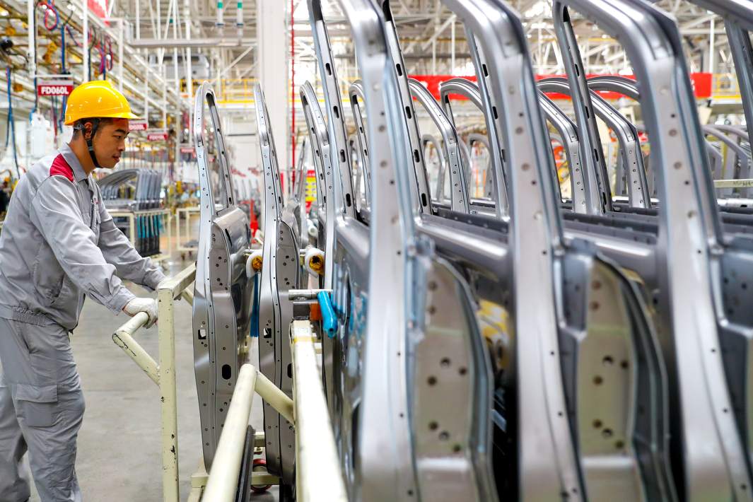 Сборка авто на заводе 