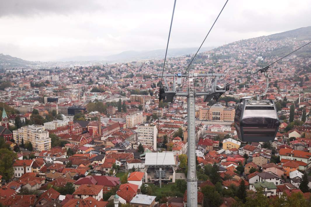 Вид с горы Требевич на город Сараево