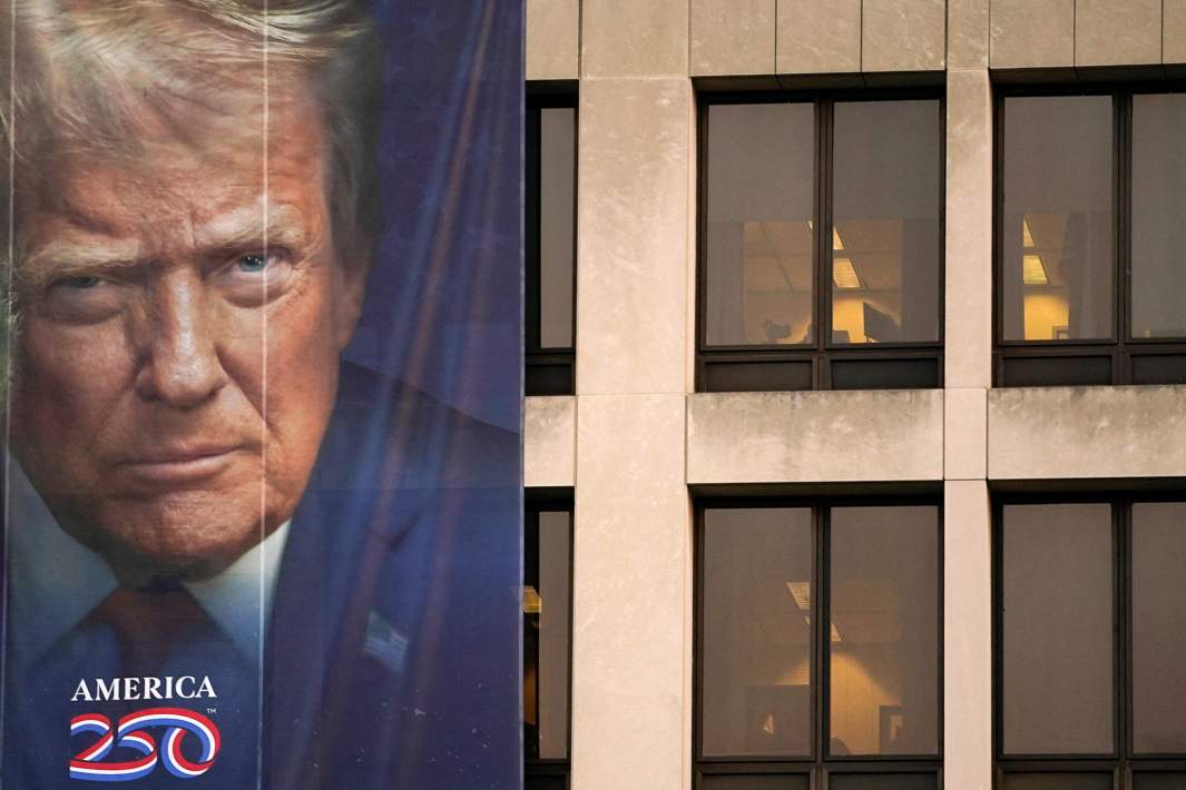 Билборд с портретом Дональда Трампа