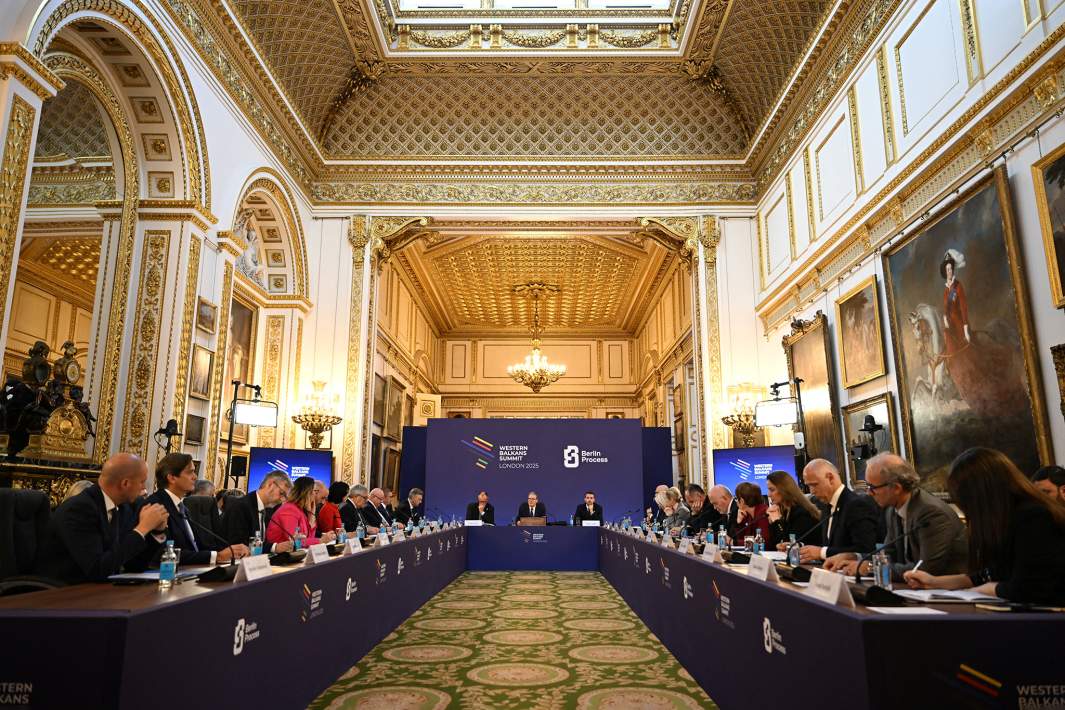 Премьер-министр Великобритании Кир Стармер проводит пленарное заседание саммита Западных Балкан в центре Лондона, Великобритания