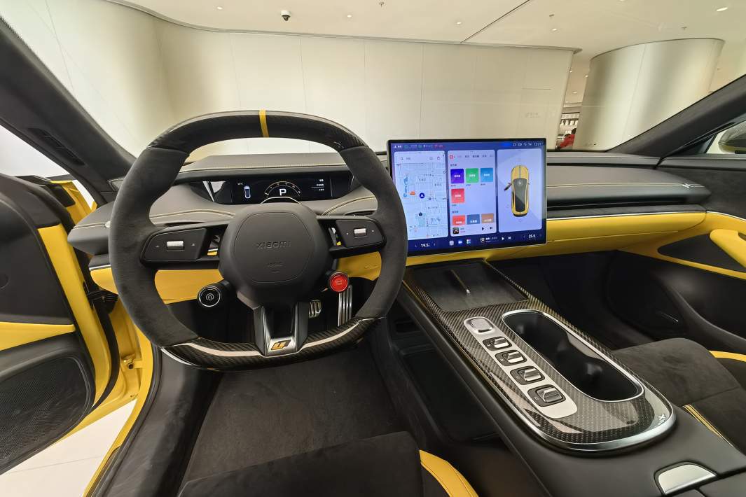 Салон машины Xiaomi SU7