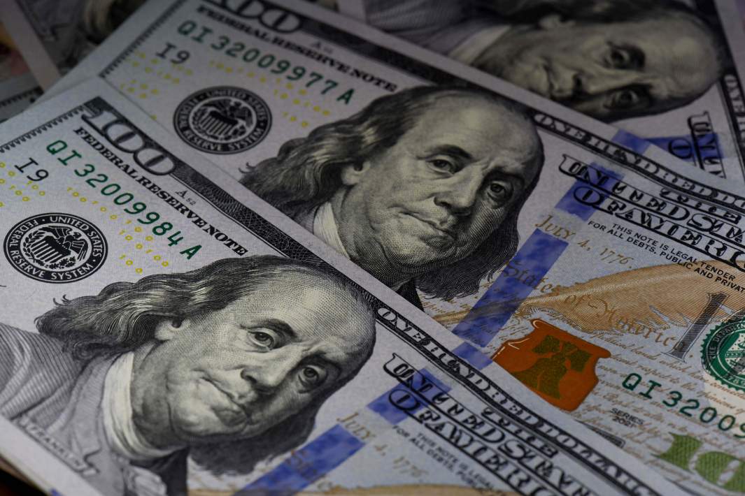 Доллары банкноты 