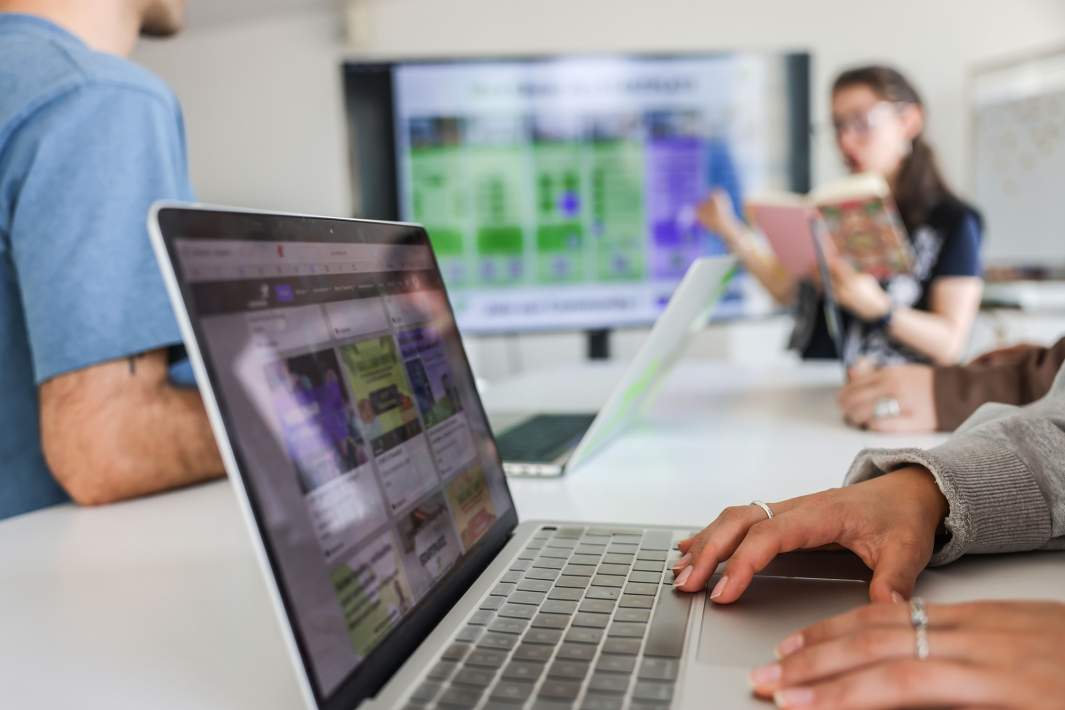 работа за ноутбуком