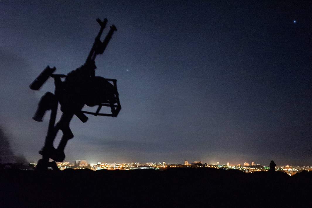 Пулемет на позиции мобильной группы ПВО 