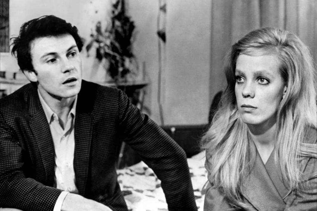 Кадр из фильма «Кто стучится в дверь ко мне?»