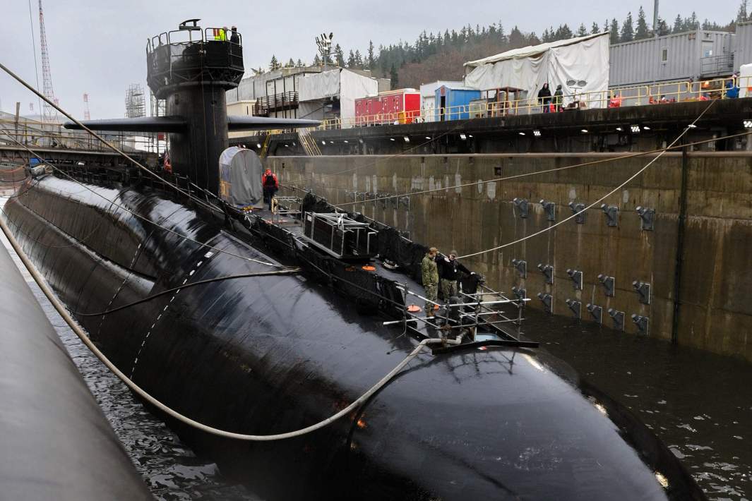 Подводная лодка USS Nevada (SSBN 733) класса «Огайо» пришвартована в сухом доке
