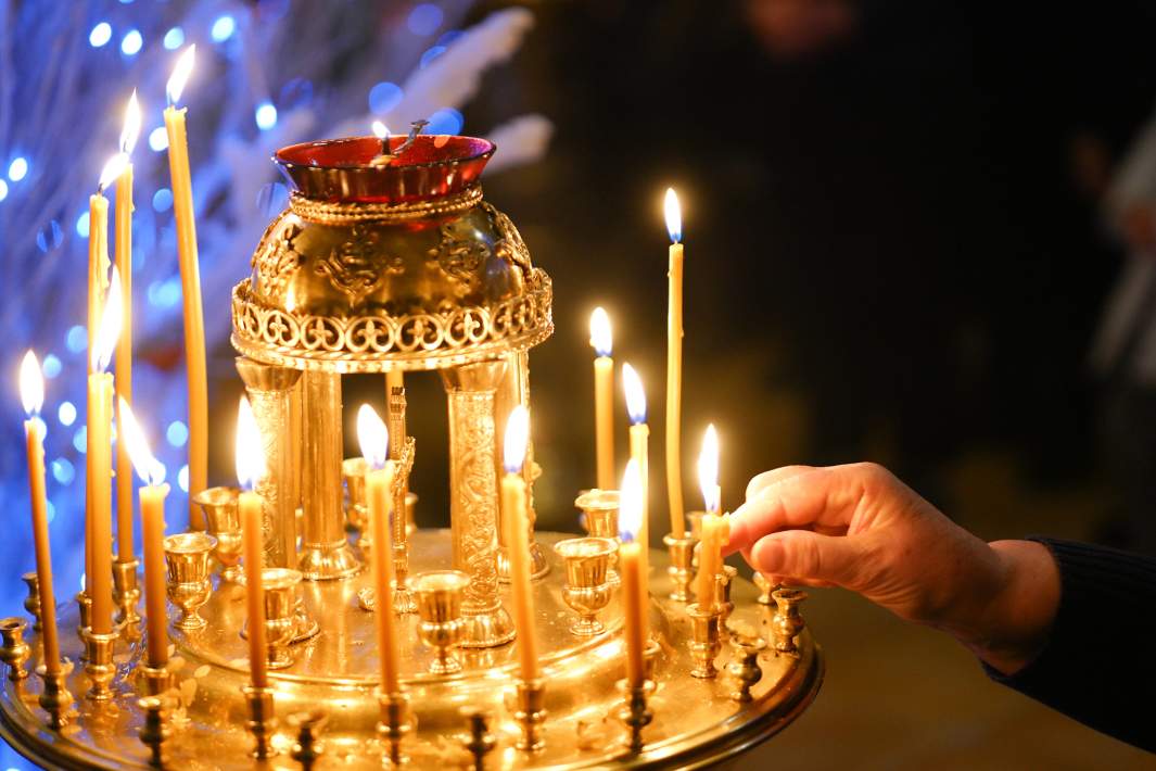 Свечи в храме 
