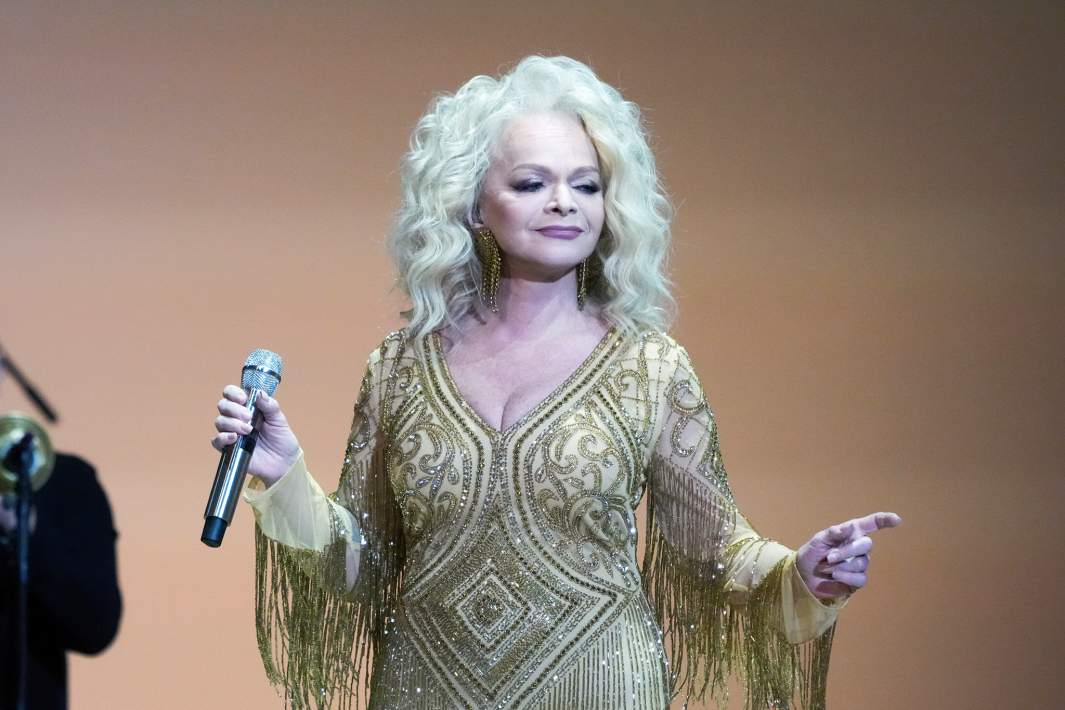 Лариса Долина 