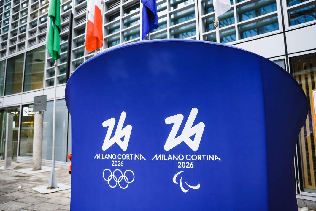 Логотип Олимпийских игр в Милане