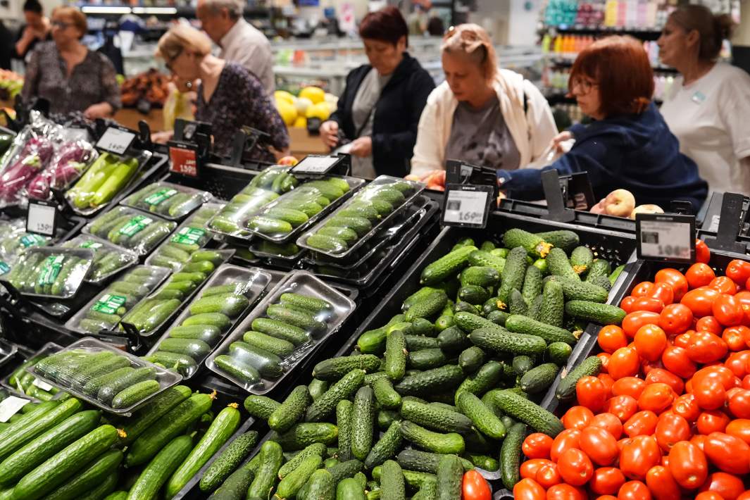 огурцы в магазигне