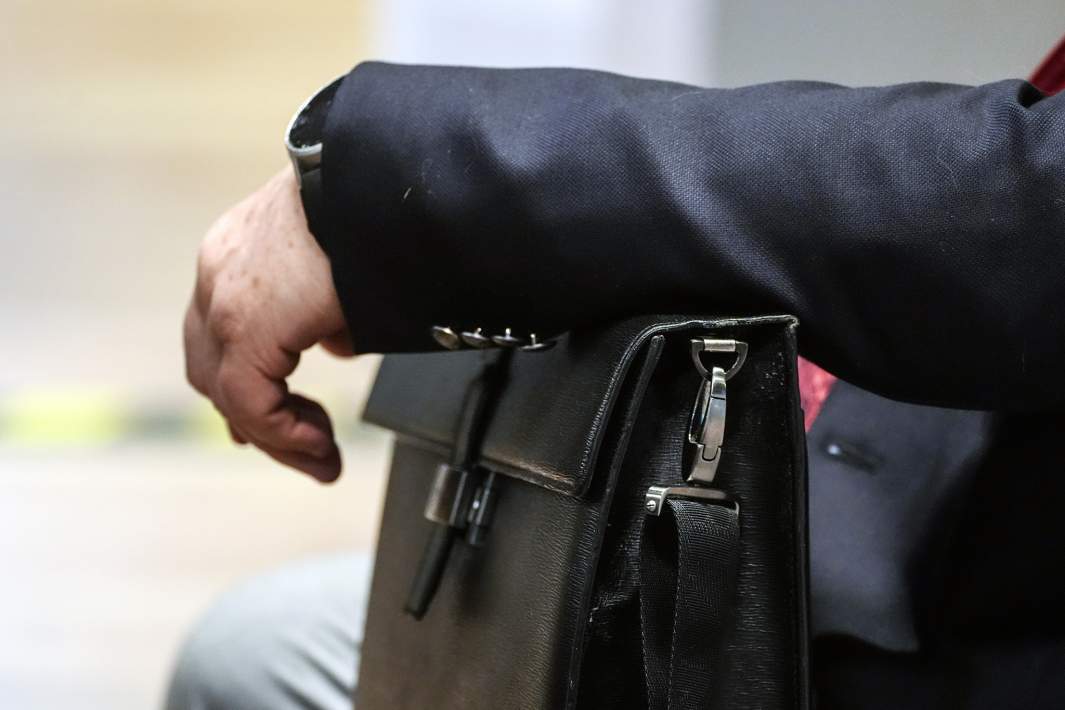 часы на руке