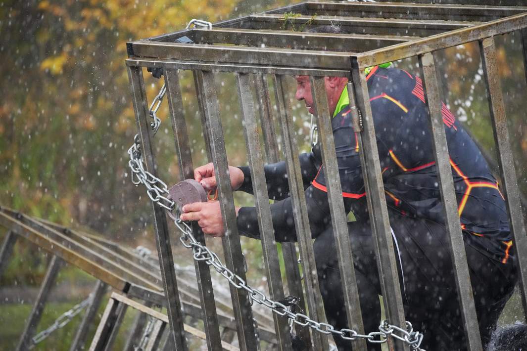 Российский спортсмен силовых видов спорта Михаил Кокляев во время участия в съемках проекта РЕН ТВ «Победители» в парке «Патриот»