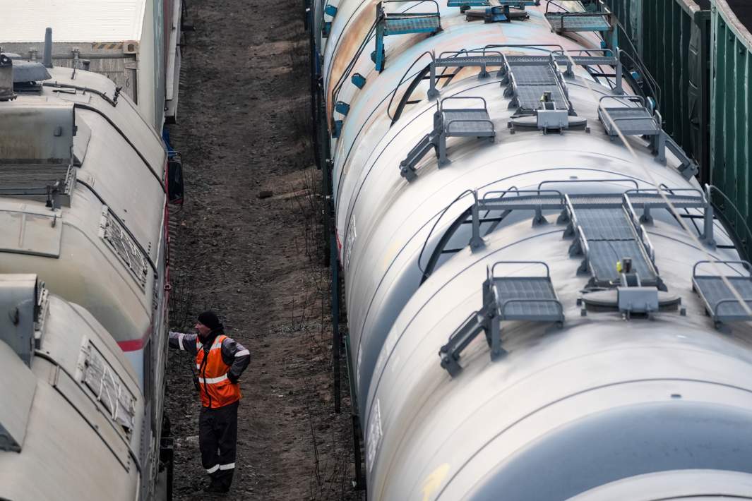 Цистерны с нефтью 