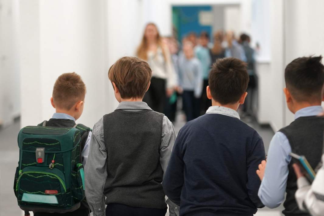 Школьный коридор