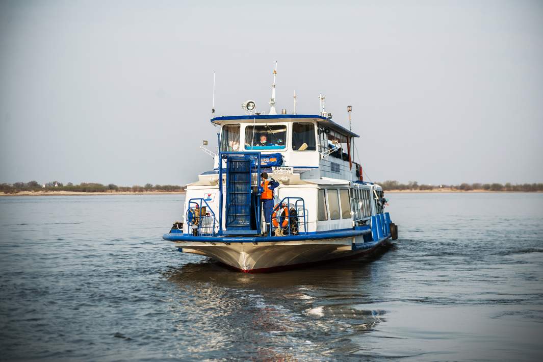 Теплоход на реке Амур в Хабаровске