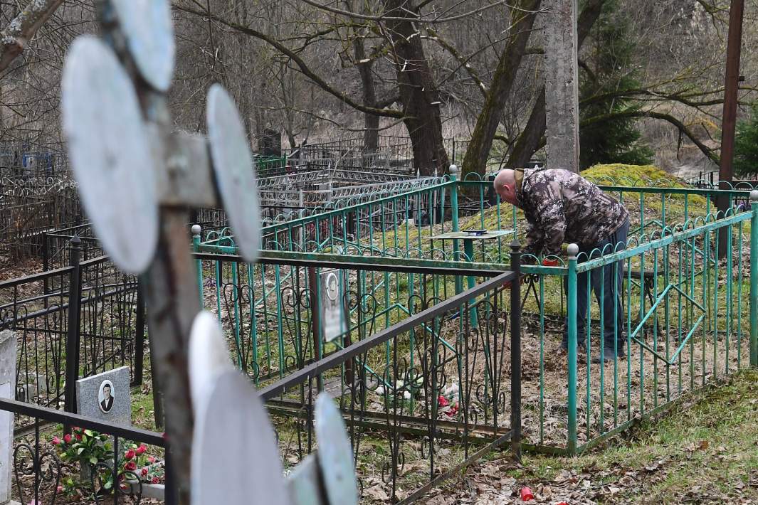 Уборка могилы 