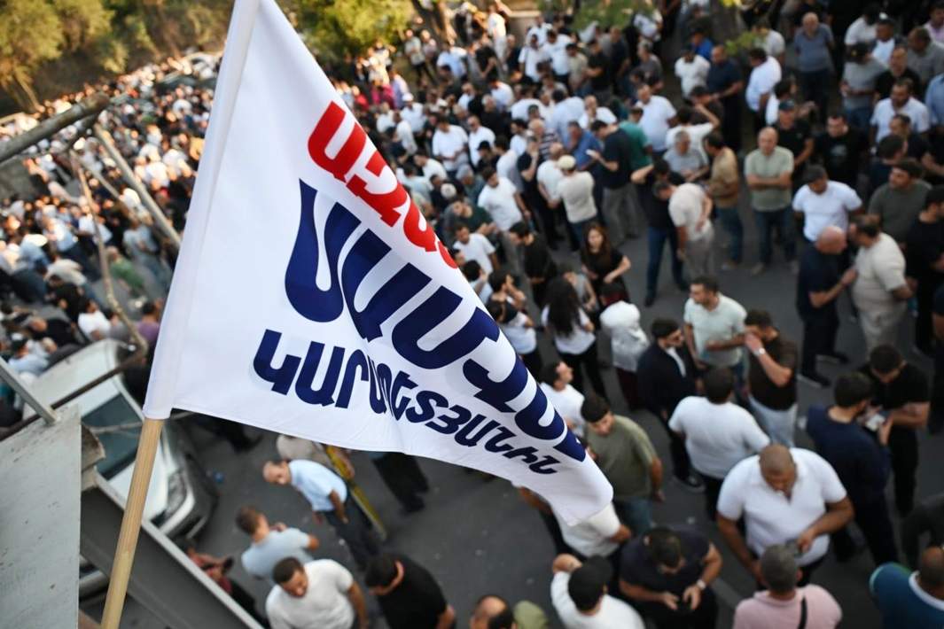 карапетян митинг