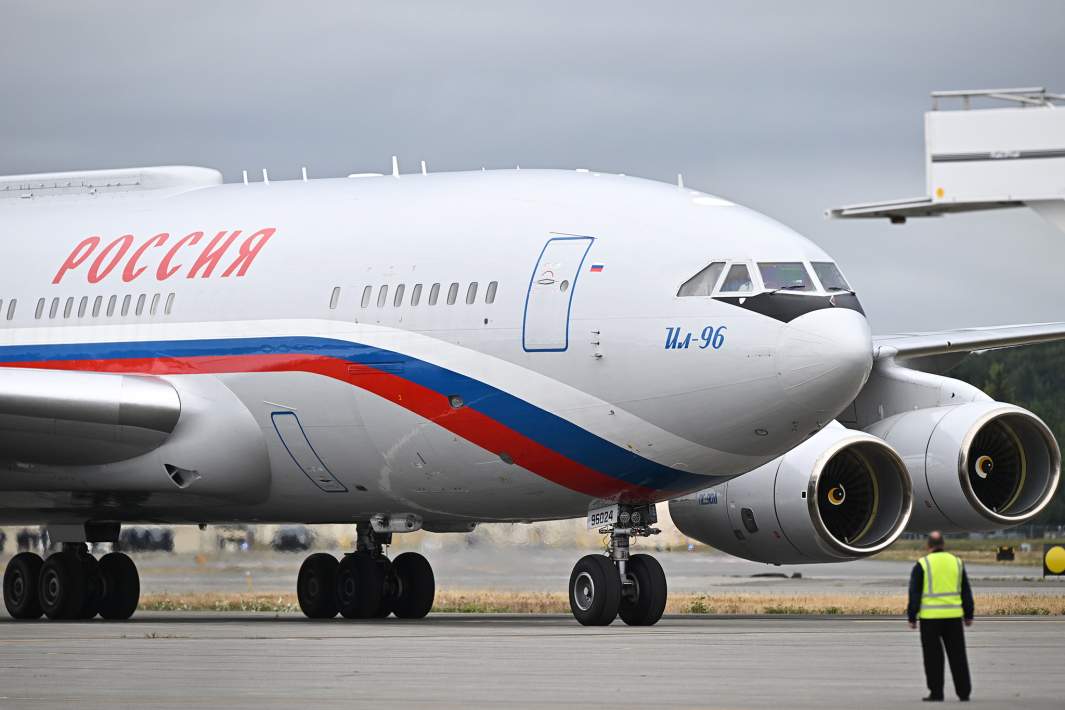 Самолет президента России Владимира Путина на аэродроме