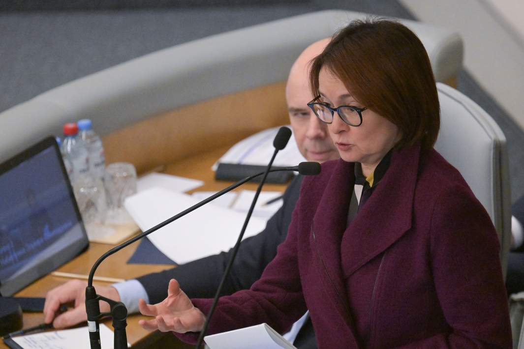 Председатель Банка России Эльвира Набиуллина отвечает на вопросы на пленарном заседании Государственной думы РФ