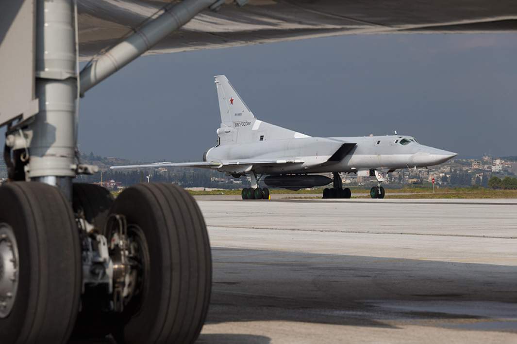 Дальний бомбардировщик Ту-22М3 на авиабазе Хмеймим