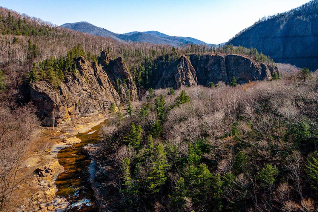 Вид на долину реки Милоградовки в национальном парке "Зов тигра"