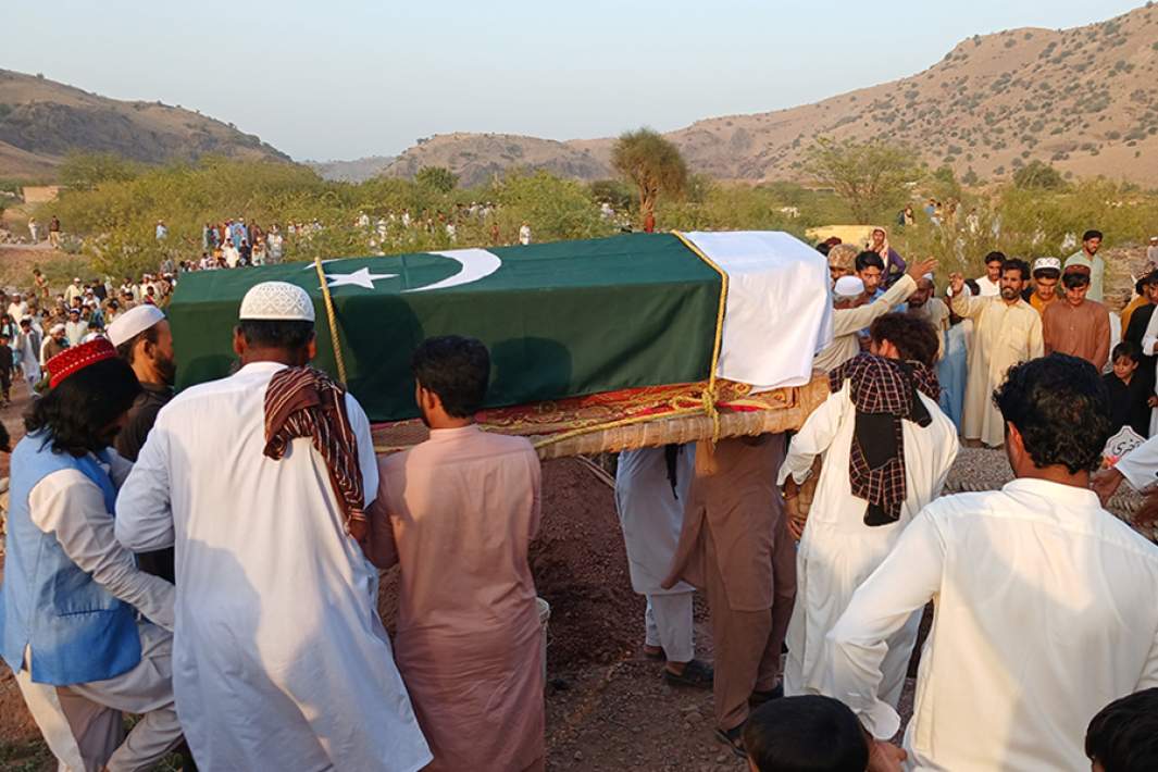 Похороны пакситанского солдата, погибшего в ходе боестолкновений с бойцами Талибана