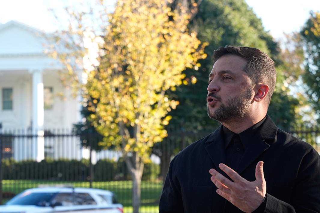 Владимир Зеленский на фоне Белого дома 