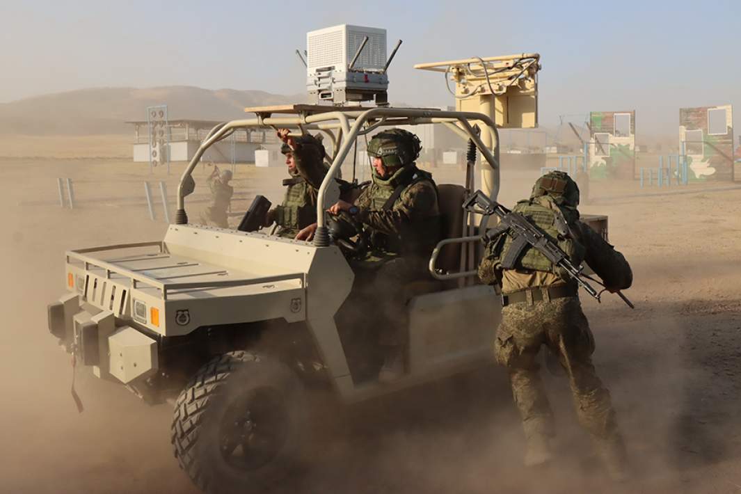 военные учения