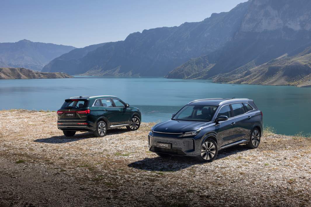 Габариты кроссовера не изменились: 4760×1865×1710 мм, колесная база — 2785 мм