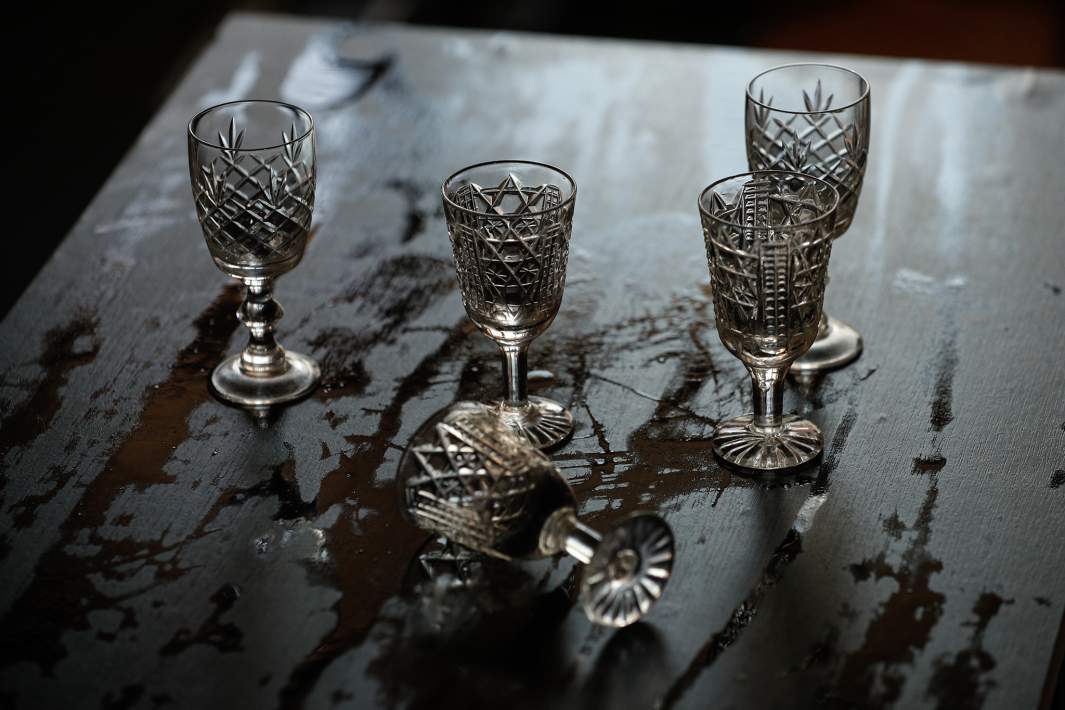 Рюмки на столе
