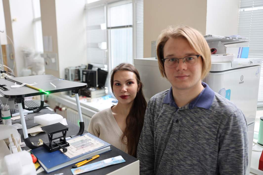 Сотрудники НГУ за работой