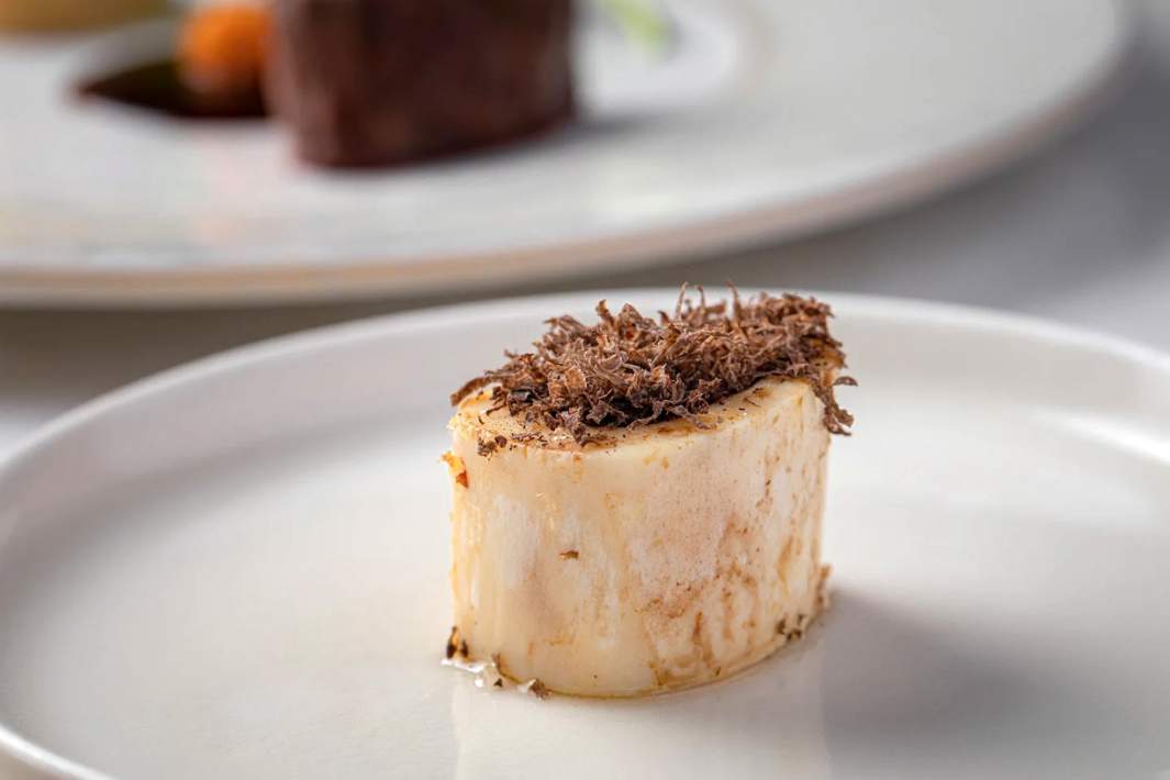 Запеченный костный мозг c черным трюфелем