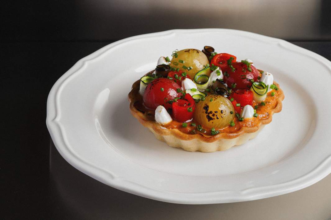 Пирог с рататуем и козьим сыром