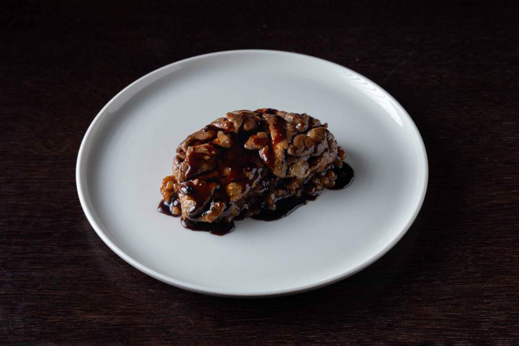 Телячьи мозги с пшеницей и соусом из солода и трюфеля