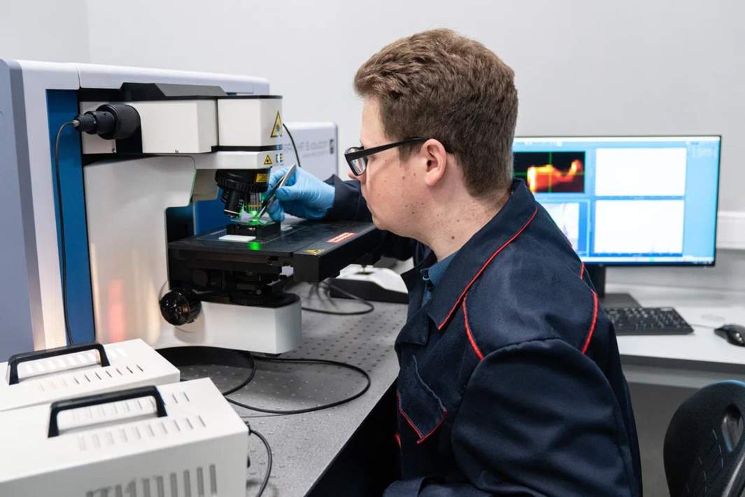 Работа в лаборатории на романовском спектрометре