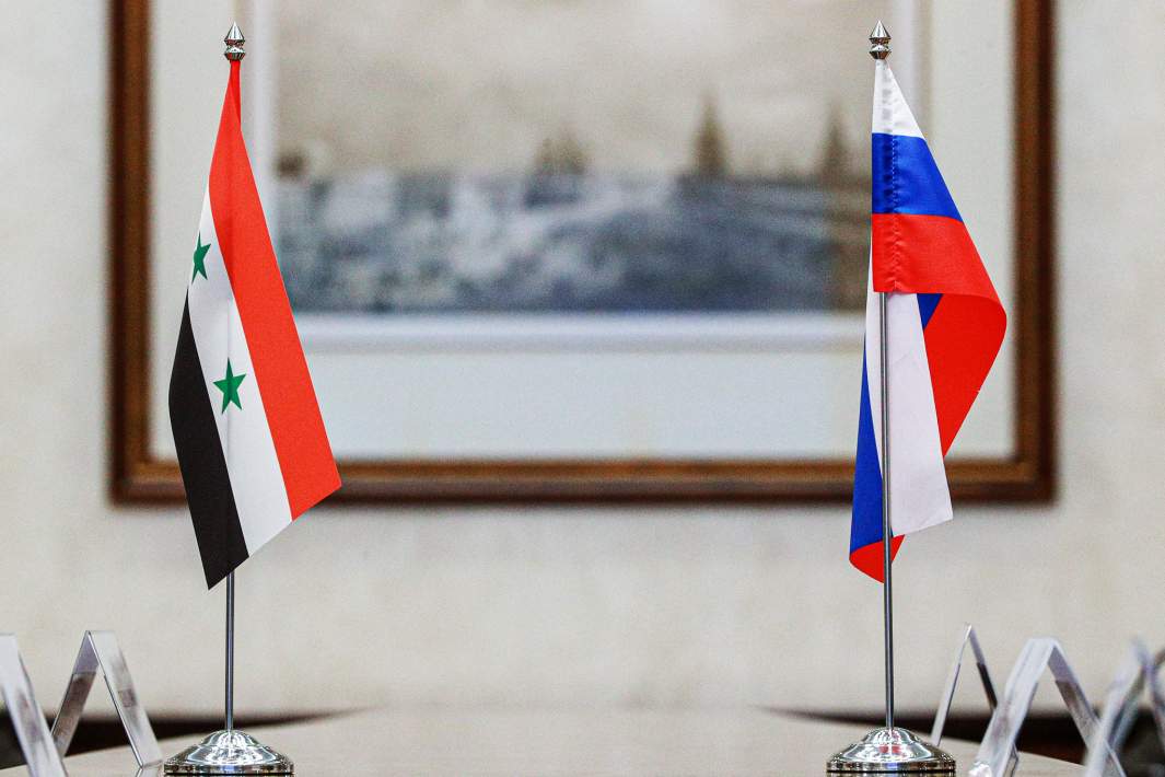 флаги России и Сирии