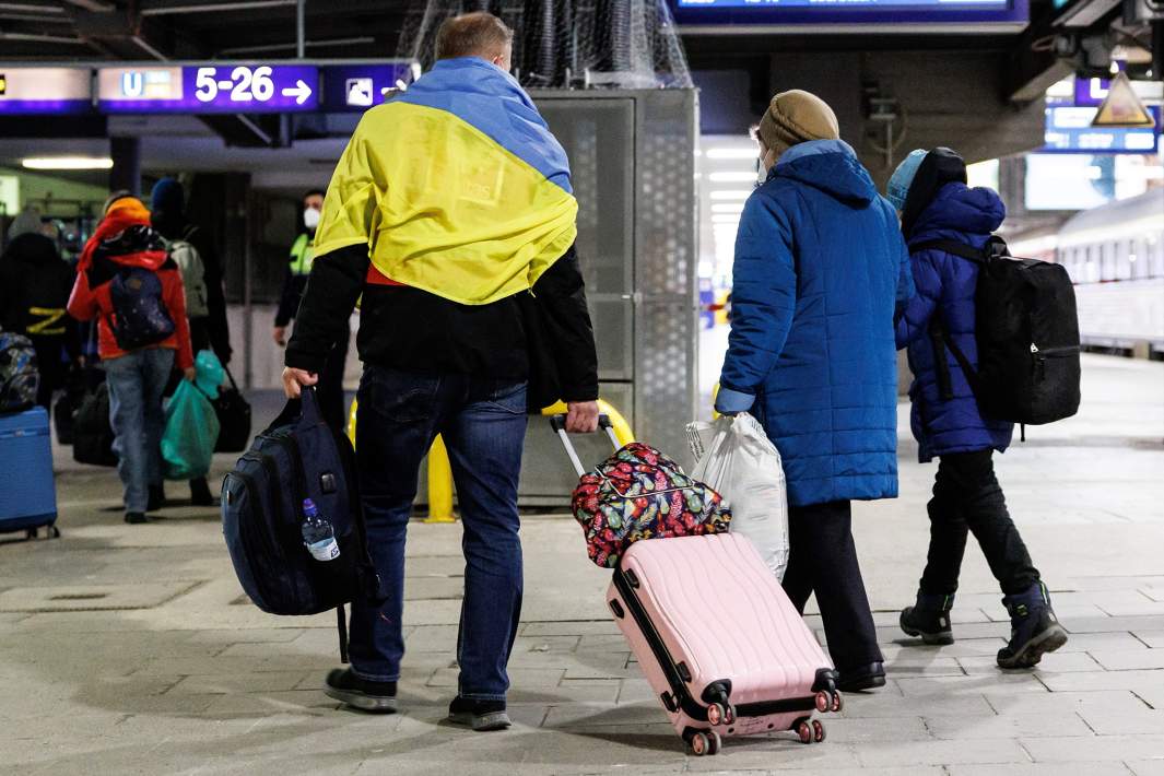Украинские беженцы на вокзале 