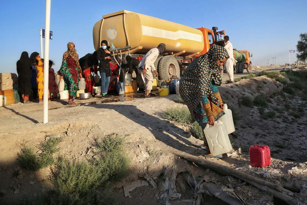 Подвоз воды в Иране 