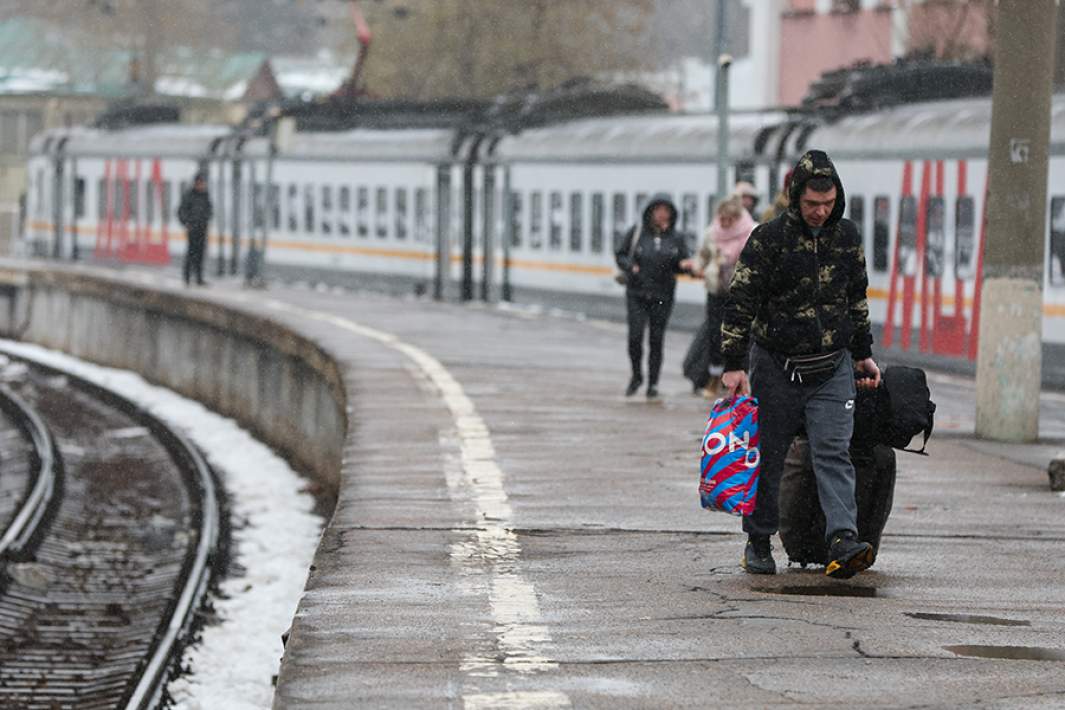 Приезжий на вокзале