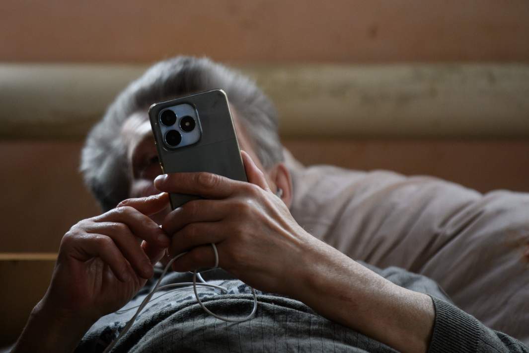 телефон в руках