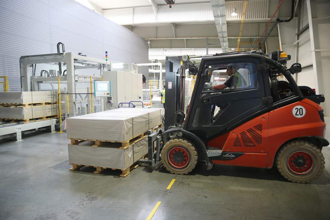 Разгрузка строительных материалов 