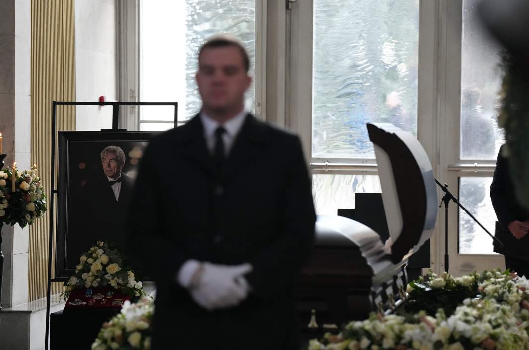 Юрий Николаев