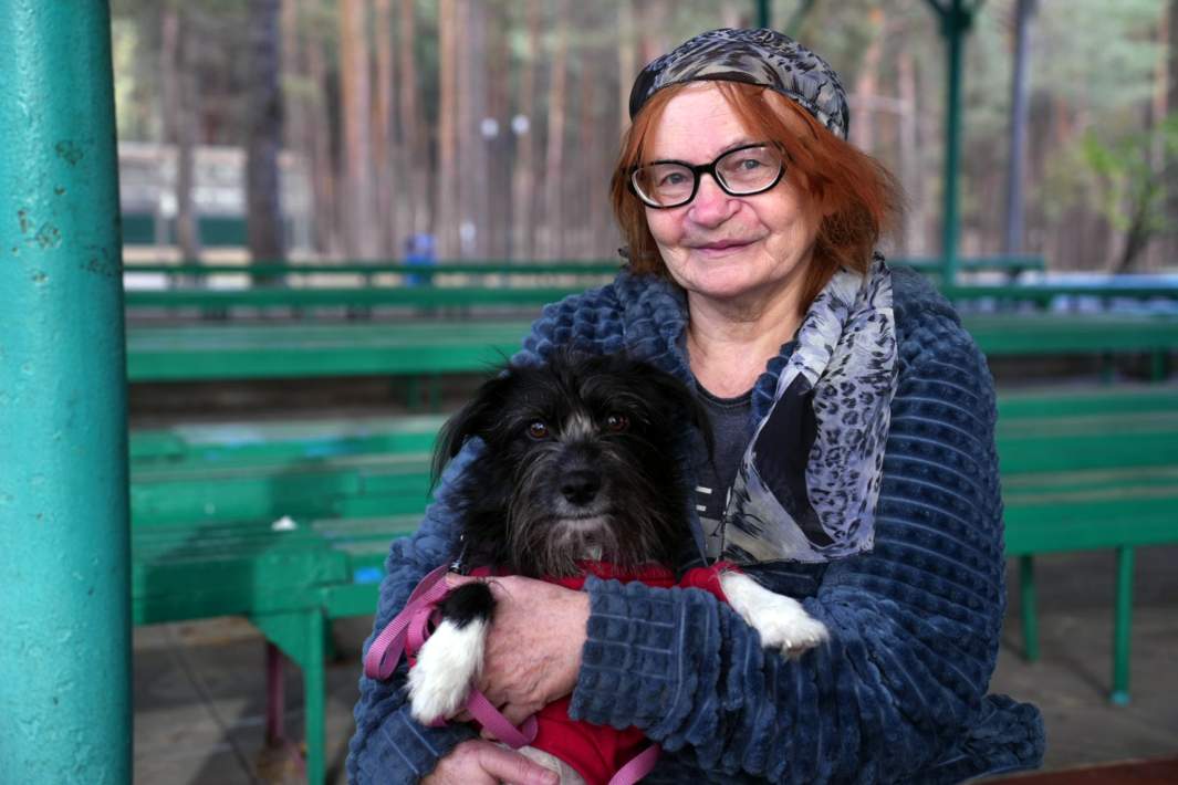 Наталья Винокурова вместе с собачкой Ритой