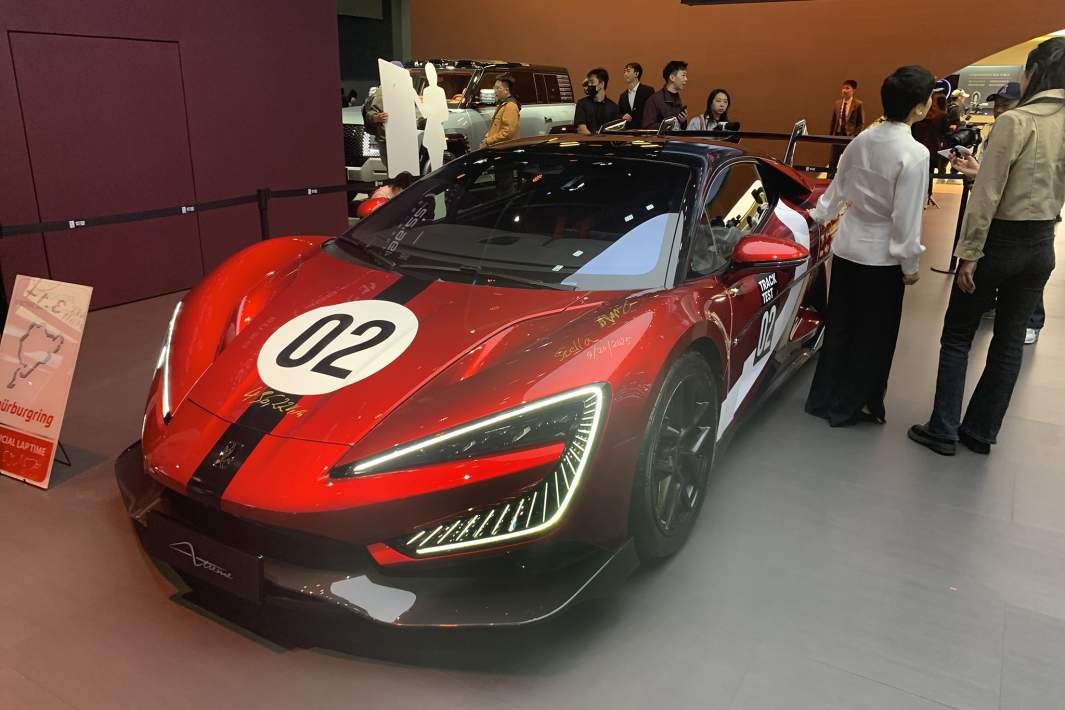 Yangwang Y9 Xtreme – самый быстрой автомобиль на планете. На специальном гоночном треке он установил новый рекорд Гинесса- 496,22 км\ч